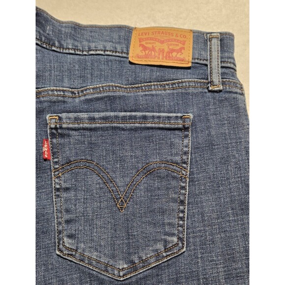 Levis Mid Length Shorts Womens 32 Medium Wash Denim Distressed Cuffed - Picture 4 of 9